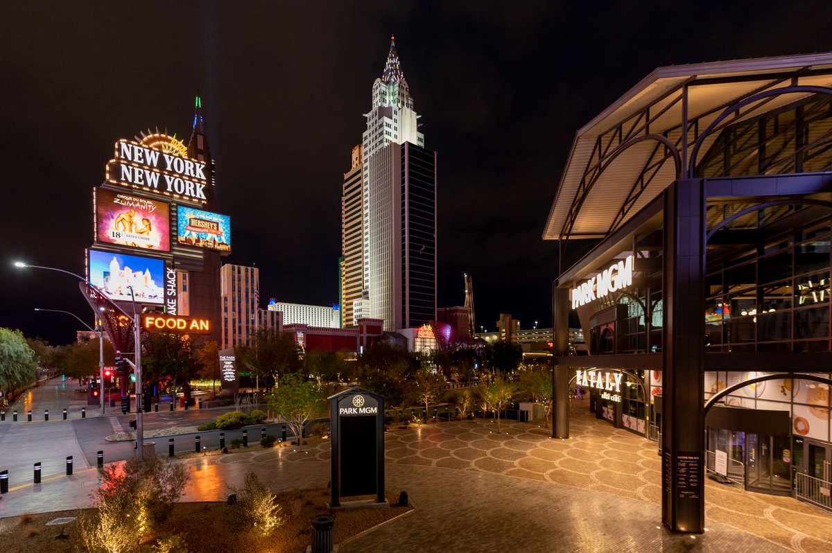EaterVegas's tweet photo. Aramark permanently lays off 344 employees at the Park Theater and MGM Grand Garden Arena. https://t.co/HHx5eOU8ts https://t.co/mJPaFmOYcX