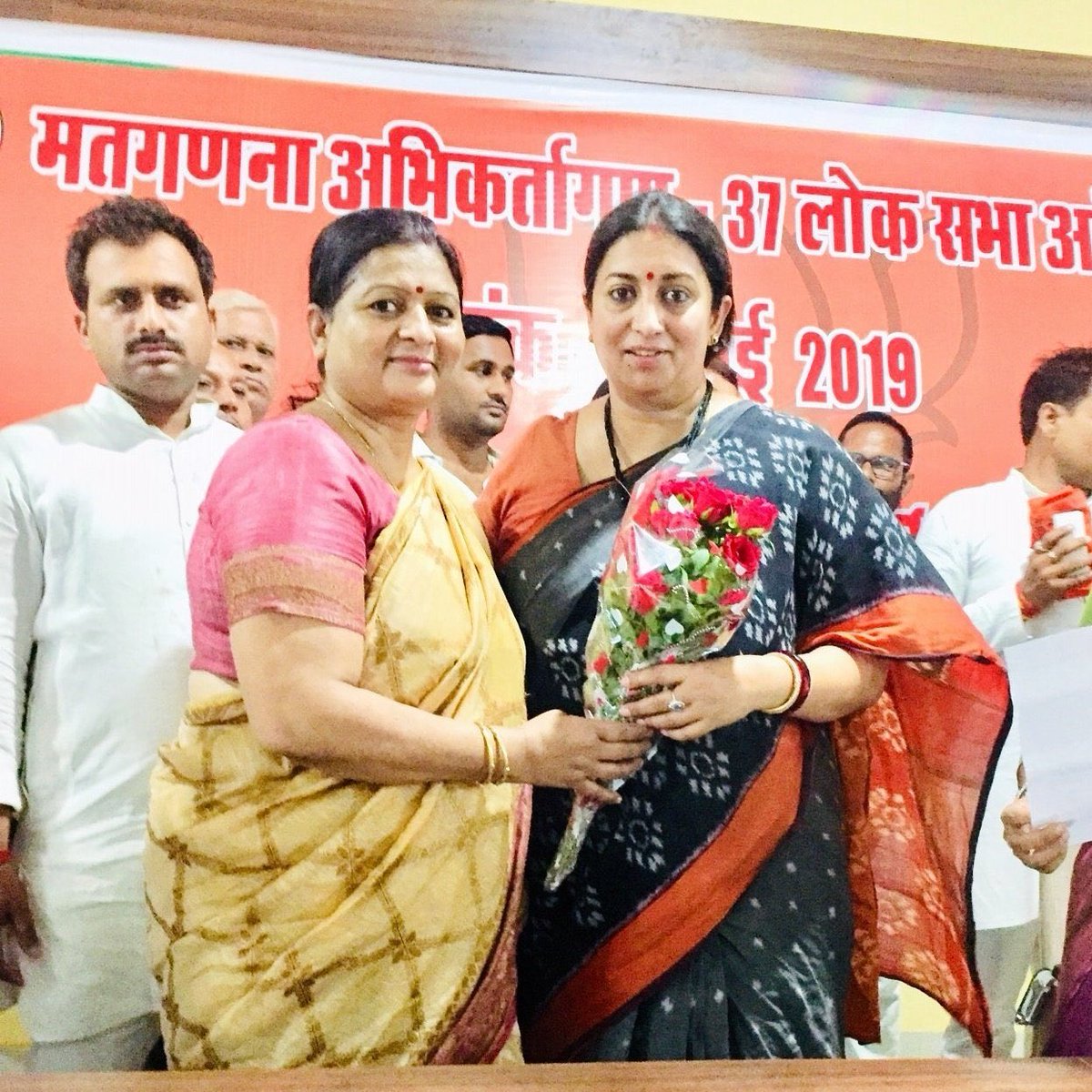 केंद्रीय कपड़ा, महिला एवं बाल विकास मंत्री
आदरणीया श्रीमती <a href="/smritiirani/">Smriti Z Irani</a> दीदी,

मैं ईश्वर से आपके शीघ्र स्वस्थ होने एवं दीर्घायु होने की मंगलकामनायें करती हूं।🙏

मुझे पूर्ण विश्वास है, आप शीघ्र #कोरोना पर विजय प्राप्त कर फिर से महिला सशक्तिकरण एवं जनसेवा का कार्य जारी रखेंगी।🙏