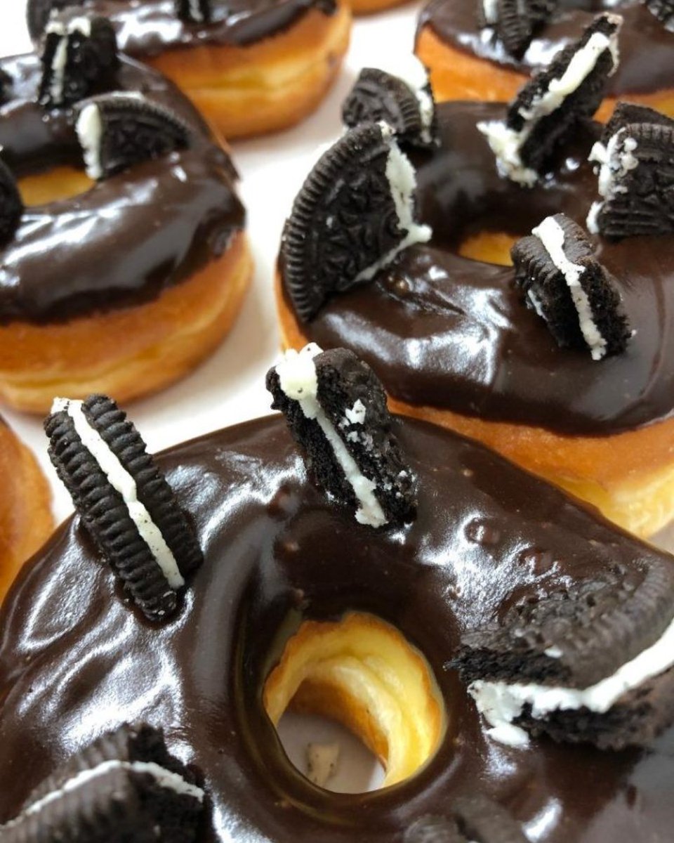 RandysDonutsLA's tweet photo. How can you turn down a site like this? Especially on #nationalchocolateday ...
#oreo #oreocookie #oreodonuts #randysdonuts #randysdonuts #worldfamous https://t.co/5eCeoSNYVi