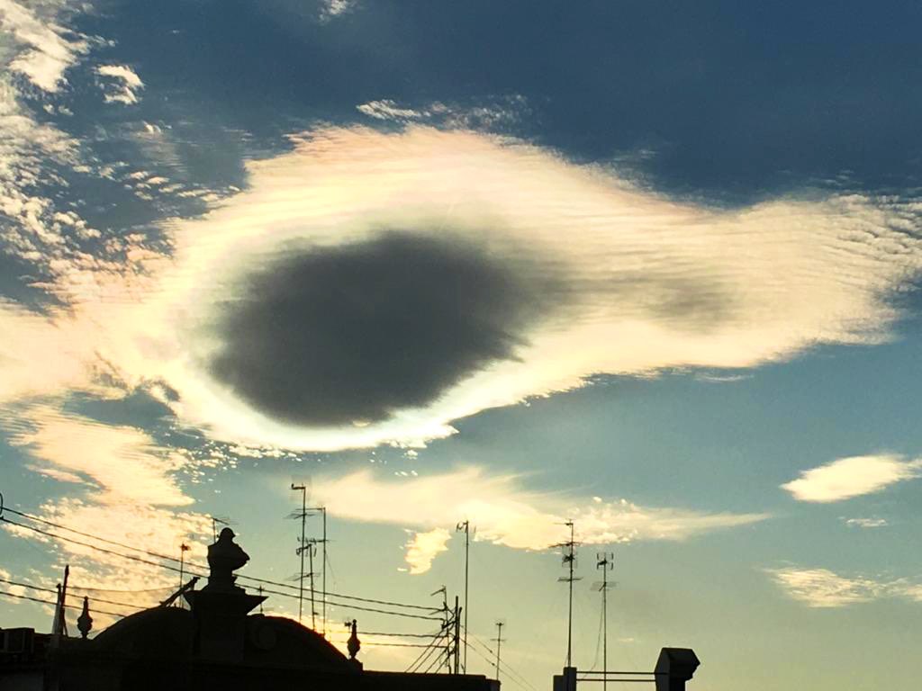 belinxin's tweet photo. @tiempobrasero nubes curiosas en Valencia https://t.co/eVpxtuf0Za