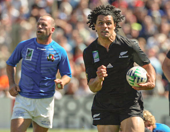ScrumESPN's tweet photo. Doug #Howlett, sinónimo de try. El jugador con más conquistas en la historia de los @AllBlacks: 49 tries en 62 tests. 🔥

Miembro 🔝 del #RincónBackScrum.

#MiércolesDeBacks https://t.co/5l3VwQd7uU
