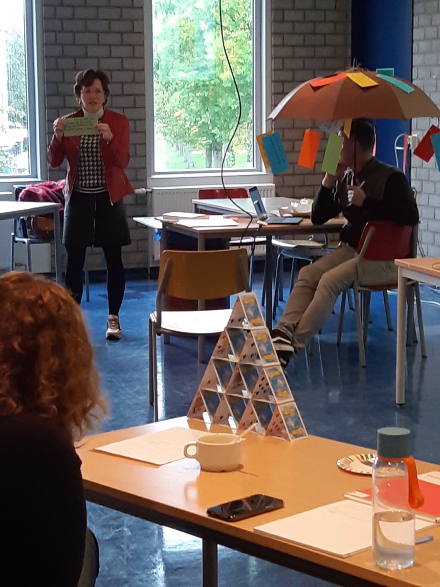 Vandaag hebben we de professionalisering ‘inclusiever onderwijs met co-teaching’ op het Ostrea Lyceum feestelijk met certificaten en taart  afgerond. Hulde aan dit enthousiaste kernteam dat ‘be the change you want to see’ in praktijk brengt.