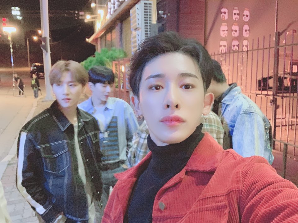 their last selca together🥺