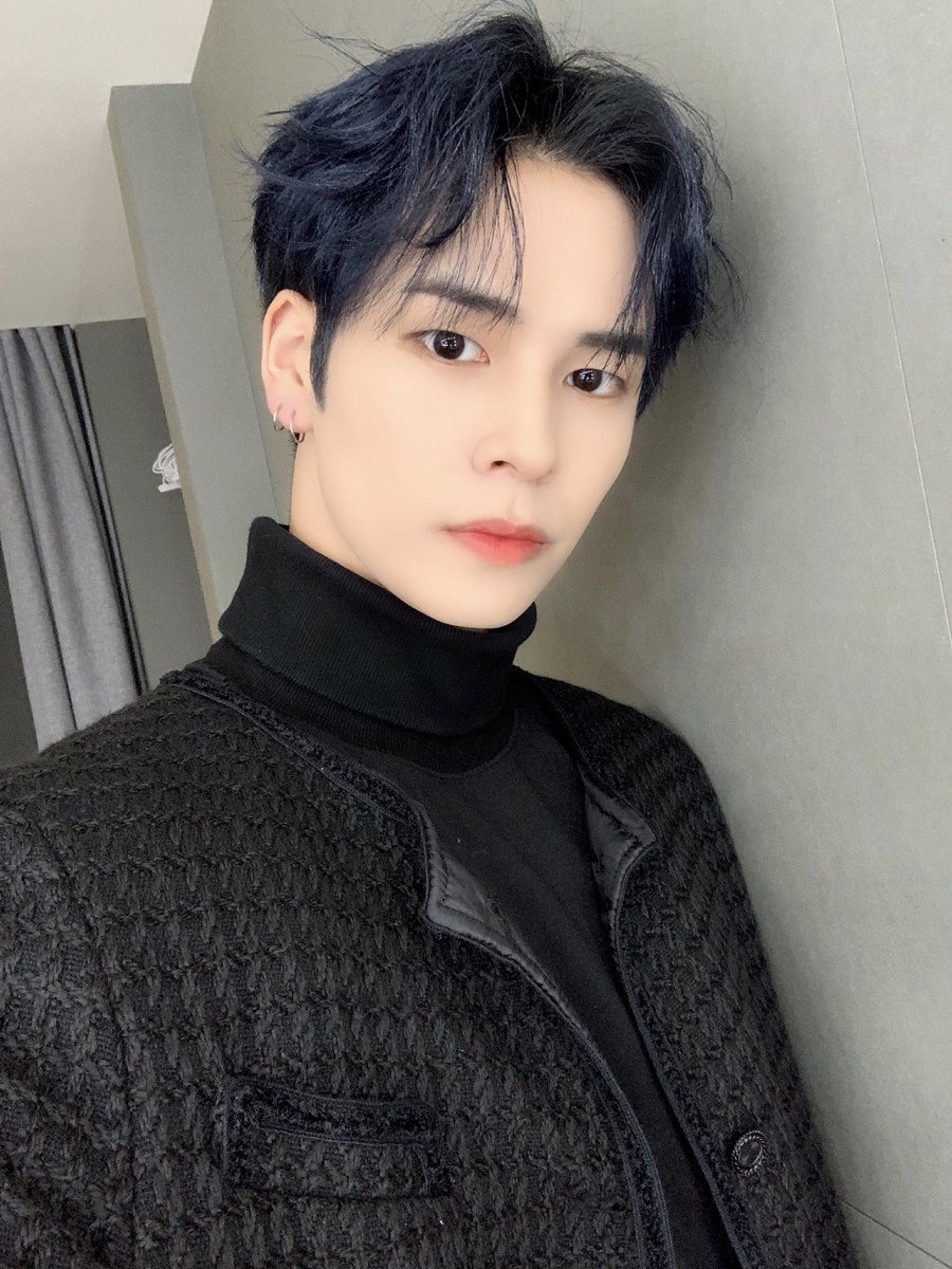 CRAVITY_twt's tweet photo. 자려고 누워있는데 오늘따라 러비티 생각이 많이 나요ㅜ보고싶어서 기본카메라 셀카
가져왔어요 잘자요 러비티🥰
#크래비티 #세림 #기본카메라 https://t.co/mjOeYjybht