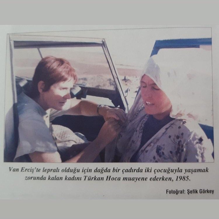 #CumhuriyetSayesinde kurulan, herkese eşit yaklaşan ve kaliteli eğitim veren kurumlar sayesinde Türkan SAYLAN gibi kız çocukları yurdun dört bir yanına refah ulaştırdılar. 
 
Bugün Atatürk ve onun izinden gidenlerin gayelerini anlıyor ve biz de onlarla aynı amaç için ilerliyoruz.