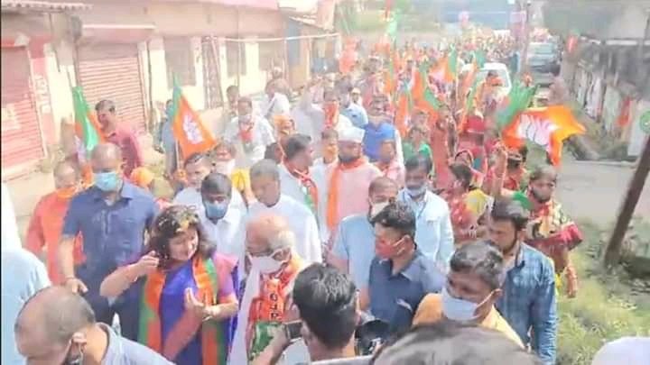 BBDashBanpur's tweet image. ବାଲେଶ୍ବର ସଦର ଉପନିର୍ବାଚ଼ନ ରେ  କେନ୍ଦ୍ରମତ୍ନୀ ଶ୍ରୀ @pcsarangi Sir ମହୋଦୟ ଓ ଭୂବନେଶ୍ବର ର ସାଂସଦ,ବିଜେପି ରାଷ୍ଟ୍ରୀୟ ପ୍ରବକ୍ତା ଶ୍ରୀମତୀ @AprajitaSarangi Madam ମହୋଦୟା ଆଜି ବିଜେପି ବିଧାୟକ ପ୍ରାର୍ଥି ମାନସ କୁମାର ଦତ୍ତ ଭାଇ ଙ୍କ ପାଇଁ ପ୍ରଚ଼ାର କରିଛନ୍ତି।
#VoteForBJP 
#VoteForManasKumarDutta Bhai