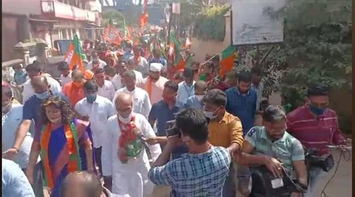 BBDashBanpur's tweet image. ବାଲେଶ୍ବର ସଦର ଉପନିର୍ବାଚ଼ନ ରେ  କେନ୍ଦ୍ରମତ୍ନୀ ଶ୍ରୀ @pcsarangi Sir ମହୋଦୟ ଓ ଭୂବନେଶ୍ବର ର ସାଂସଦ,ବିଜେପି ରାଷ୍ଟ୍ରୀୟ ପ୍ରବକ୍ତା ଶ୍ରୀମତୀ @AprajitaSarangi Madam ମହୋଦୟା ଆଜି ବିଜେପି ବିଧାୟକ ପ୍ରାର୍ଥି ମାନସ କୁମାର ଦତ୍ତ ଭାଇ ଙ୍କ ପାଇଁ ପ୍ରଚ଼ାର କରିଛନ୍ତି।
#VoteForBJP 
#VoteForManasKumarDutta Bhai