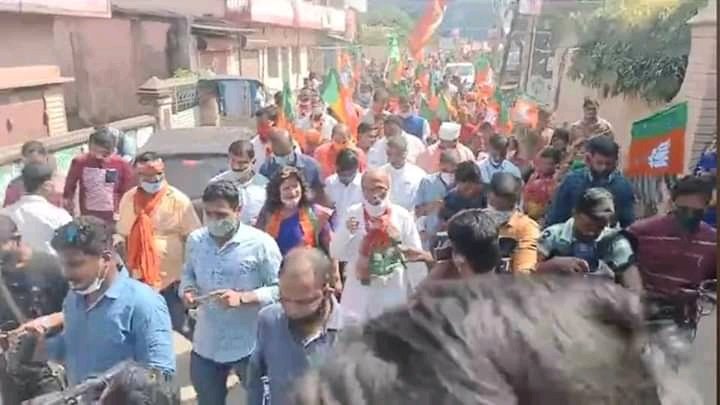 BBDashBanpur's tweet image. ବାଲେଶ୍ବର ସଦର ଉପନିର୍ବାଚ଼ନ ରେ  କେନ୍ଦ୍ରମତ୍ନୀ ଶ୍ରୀ @pcsarangi Sir ମହୋଦୟ ଓ ଭୂବନେଶ୍ବର ର ସାଂସଦ,ବିଜେପି ରାଷ୍ଟ୍ରୀୟ ପ୍ରବକ୍ତା ଶ୍ରୀମତୀ @AprajitaSarangi Madam ମହୋଦୟା ଆଜି ବିଜେପି ବିଧାୟକ ପ୍ରାର୍ଥି ମାନସ କୁମାର ଦତ୍ତ ଭାଇ ଙ୍କ ପାଇଁ ପ୍ରଚ଼ାର କରିଛନ୍ତି।
#VoteForBJP 
#VoteForManasKumarDutta Bhai