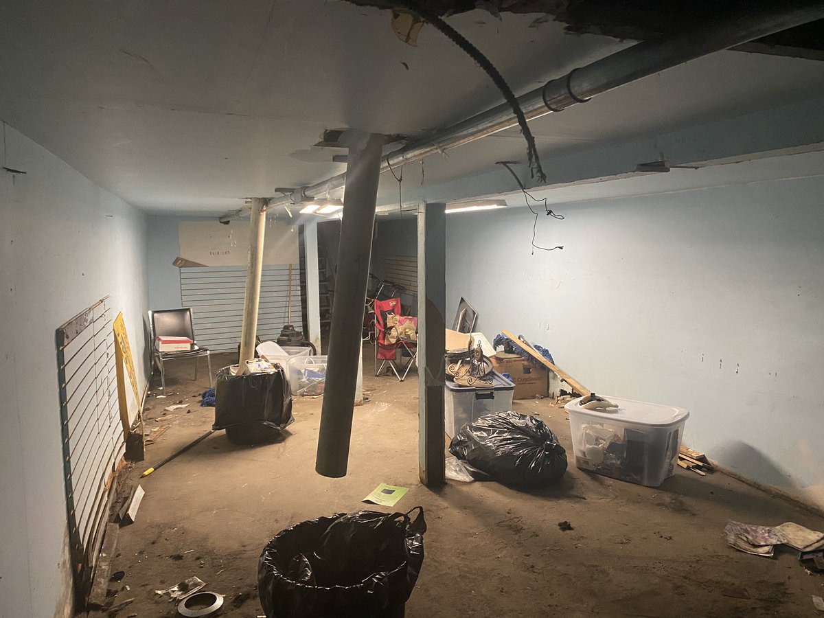 Phoreign's tweet photo. Hey everybody so we’re building a recording studio but We need someone to soundproof the floor, roof and walls in the studio with the floating floors technique. We don’t want sound to come in and out the basement . Pleas RT to find the best option !! https://t.co/tF0sLSnwLy