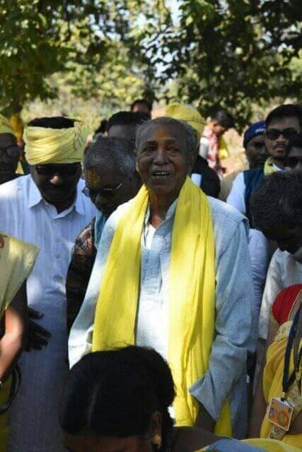 एक और गोण्डवाना आंदोलन युग का अंत 
दादा मुठ्ठी बांधकर और मानव मानव एक समान सबको शिक्षा सबको काम नारो से देते थे एकता का संदेश

अंतिम जोहार