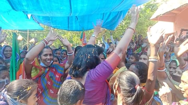 BBDashBanpur's tweet image. ବାଲେଶ୍ବର ସଦର ଉପନିର୍ବାଚ଼ନ ରେ ଭୂବନେଶ୍ବର ର ସାଂସଦ ତଥା ବିଜେପି ରାଷ୍ଟ୍ରୀୟ ବିଜେପି ପ୍ରବକ୍ତା ଶ୍ରୀମତୀ @AprajitaSarangi Madam ମହୋଦୟା ଆଜି ବିଜେପି ବିଧାୟକ ପ୍ରାର୍ଥୀ ମାନସ କୁମାର ଦତ୍ତ ଭାଇ ଙ୍କ ପାଇଁ ପ୍ରଚ଼ାର କରିଛନ୍ତି।
#VoteForBJP 
#VoteForManasKumarDutta Bhai