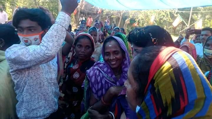 BBDashBanpur's tweet image. ବାଲେଶ୍ବର ସଦର ଉପନିର୍ବାଚ଼ନ ରେ ଭୂବନେଶ୍ବର ର ସାଂସଦ ତଥା ବିଜେପି ରାଷ୍ଟ୍ରୀୟ ବିଜେପି ପ୍ରବକ୍ତା ଶ୍ରୀମତୀ @AprajitaSarangi Madam ମହୋଦୟା ଆଜି ବିଜେପି ବିଧାୟକ ପ୍ରାର୍ଥୀ ମାନସ କୁମାର ଦତ୍ତ ଭାଇ ଙ୍କ ପାଇଁ ପ୍ରଚ଼ାର କରିଛନ୍ତି।
#VoteForBJP 
#VoteForManasKumarDutta Bhai