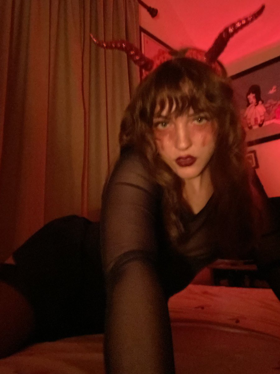 ahoeforbenedict's tweet photo. my sleep paralysis demon look kinda different here https://t.co/Or3IMb2gi5