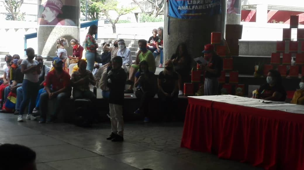 CircuitoCaribia's tweet photo. La EBN Samuel Robinsón en representación del @CircuitoCaribia presente en la Conmemorando los 251 años del Natalicio de Samuel Robinsón en la plaza Juan Pedro López con @gracielamarilis @JacquePerezRuiz @MPPEDUCACION @ZonaEducativaDC @psuvaristobulo https://t.co/AH09XKx8TL