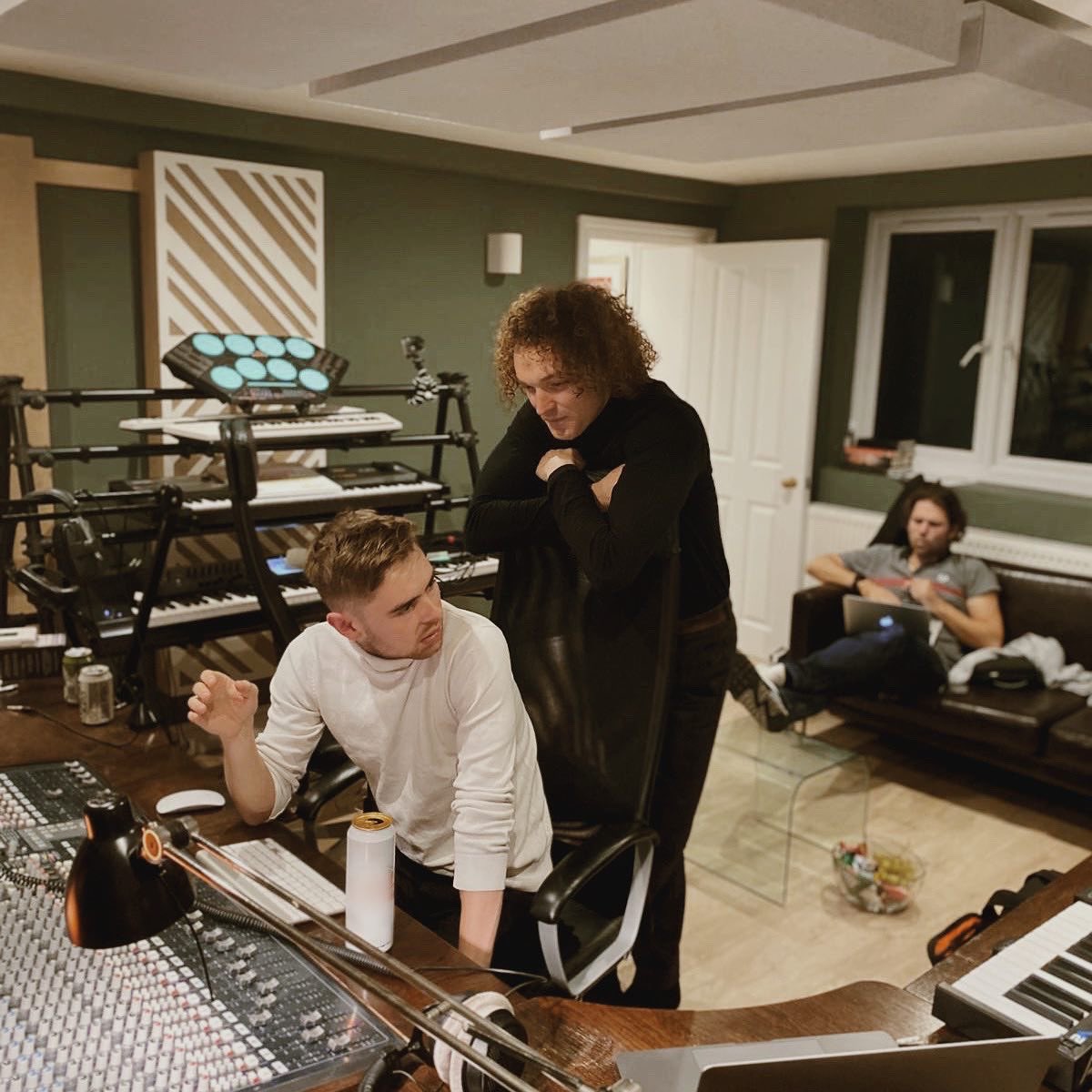 SeafretOfficial's tweet photo. Creating 🎶 https://t.co/pYQD8VPxCw