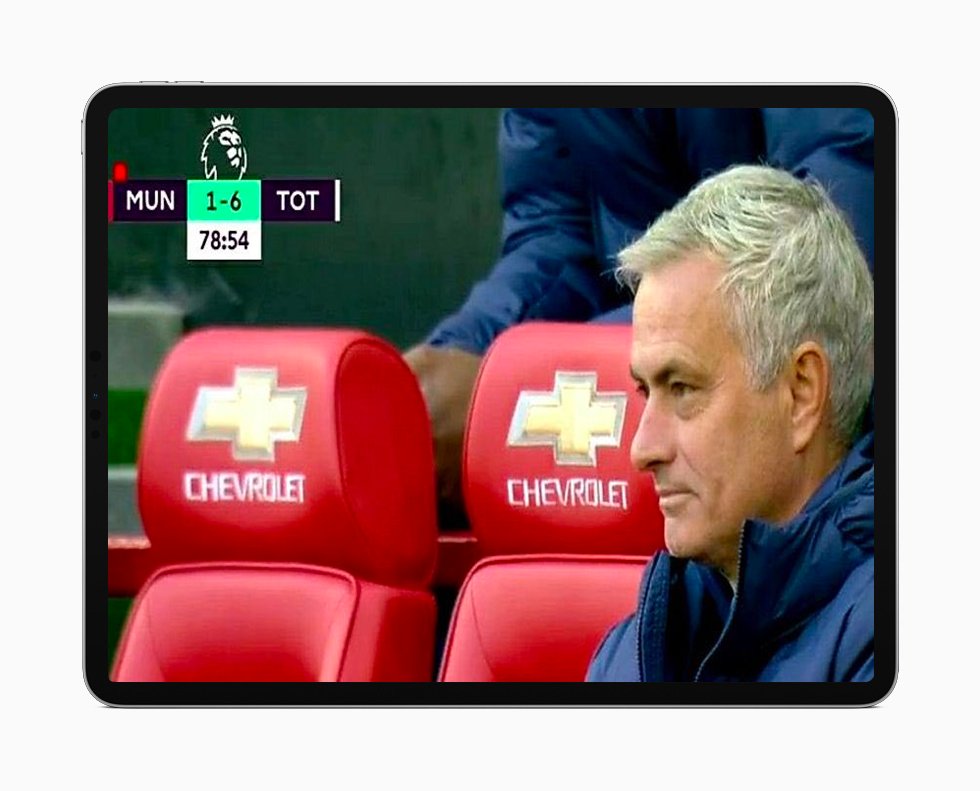 ODDSbible's tweet photo. Wonder what Mourinho could possibly be watching... 👀 🍿 https://t.co/l0MuWbMH3X