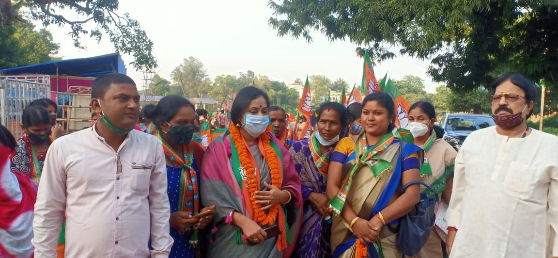 BBDashBanpur's tweet image. ବାଲେଶ୍ବର ସଦର ଉପନିର୍ବାଚ଼ନ ରେ ଆଜି ବିଜେପି ରାଜ୍ୟ ସାଧାରଣ ସଂପାଦିକା @DrLekhaShree Madam ମହୋଦୟା ବିଜେପି ବିଧାୟକ ପ୍ରାର୍ଥୀ ମାନସକୁମାର ଦତ୍ତ ଭାଇ ଙ୍କ ପାଇଁ ପ୍ରଚ଼ାର କରିଛନ୍ତି।
#VoteForBJP 
#VoteForManasKumarDutta Bhai