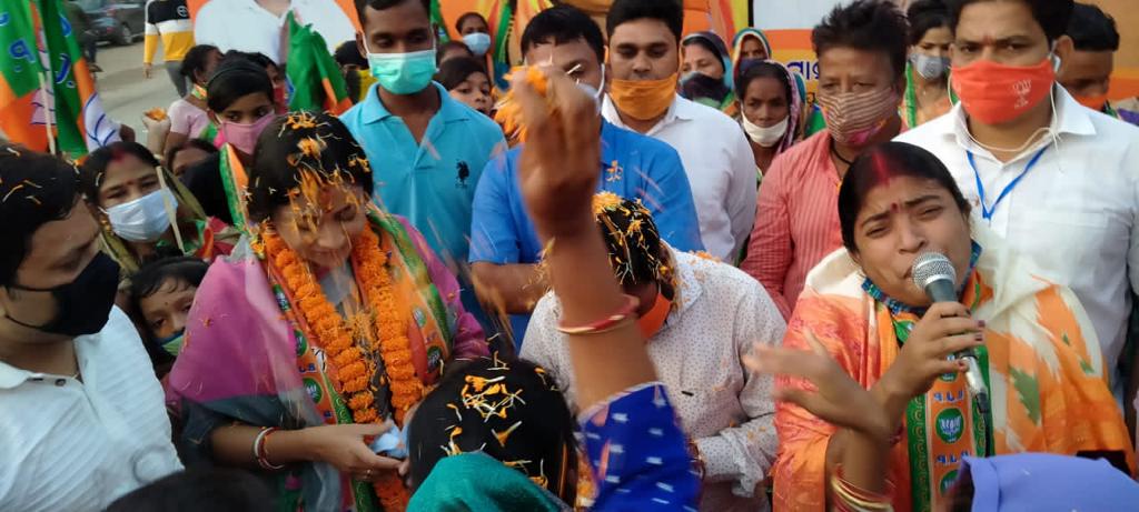 BBDashBanpur's tweet image. ବାଲେଶ୍ବର ସଦର ଉପନିର୍ବାଚ଼ନ ରେ ଆଜି ବିଜେପି ରାଜ୍ୟ ସାଧାରଣ ସଂପାଦିକା @DrLekhaShree Madam ମହୋଦୟା ବିଜେପି ବିଧାୟକ ପ୍ରାର୍ଥୀ ମାନସକୁମାର ଦତ୍ତ ଭାଇ ଙ୍କ ପାଇଁ ପ୍ରଚ଼ାର କରିଛନ୍ତି।
#VoteForBJP 
#VoteForManasKumarDutta Bhai