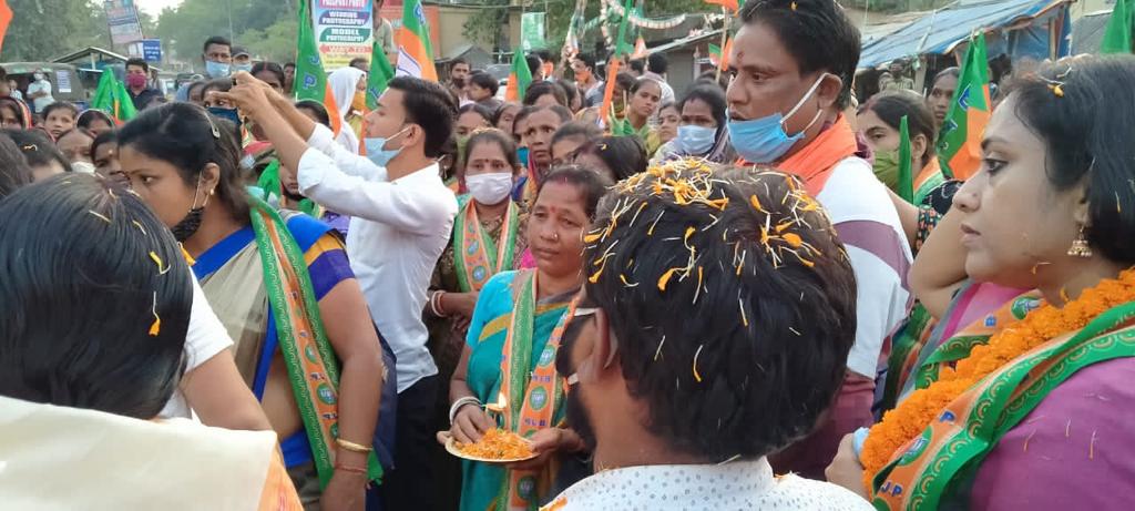 BBDashBanpur's tweet image. ବାଲେଶ୍ବର ସଦର ଉପନିର୍ବାଚ଼ନ ରେ ଆଜି ବିଜେପି ରାଜ୍ୟ ସାଧାରଣ ସଂପାଦିକା @DrLekhaShree Madam ମହୋଦୟା ବିଜେପି ବିଧାୟକ ପ୍ରାର୍ଥୀ ମାନସକୁମାର ଦତ୍ତ ଭାଇ ଙ୍କ ପାଇଁ ପ୍ରଚ଼ାର କରିଛନ୍ତି।
#VoteForBJP 
#VoteForManasKumarDutta Bhai