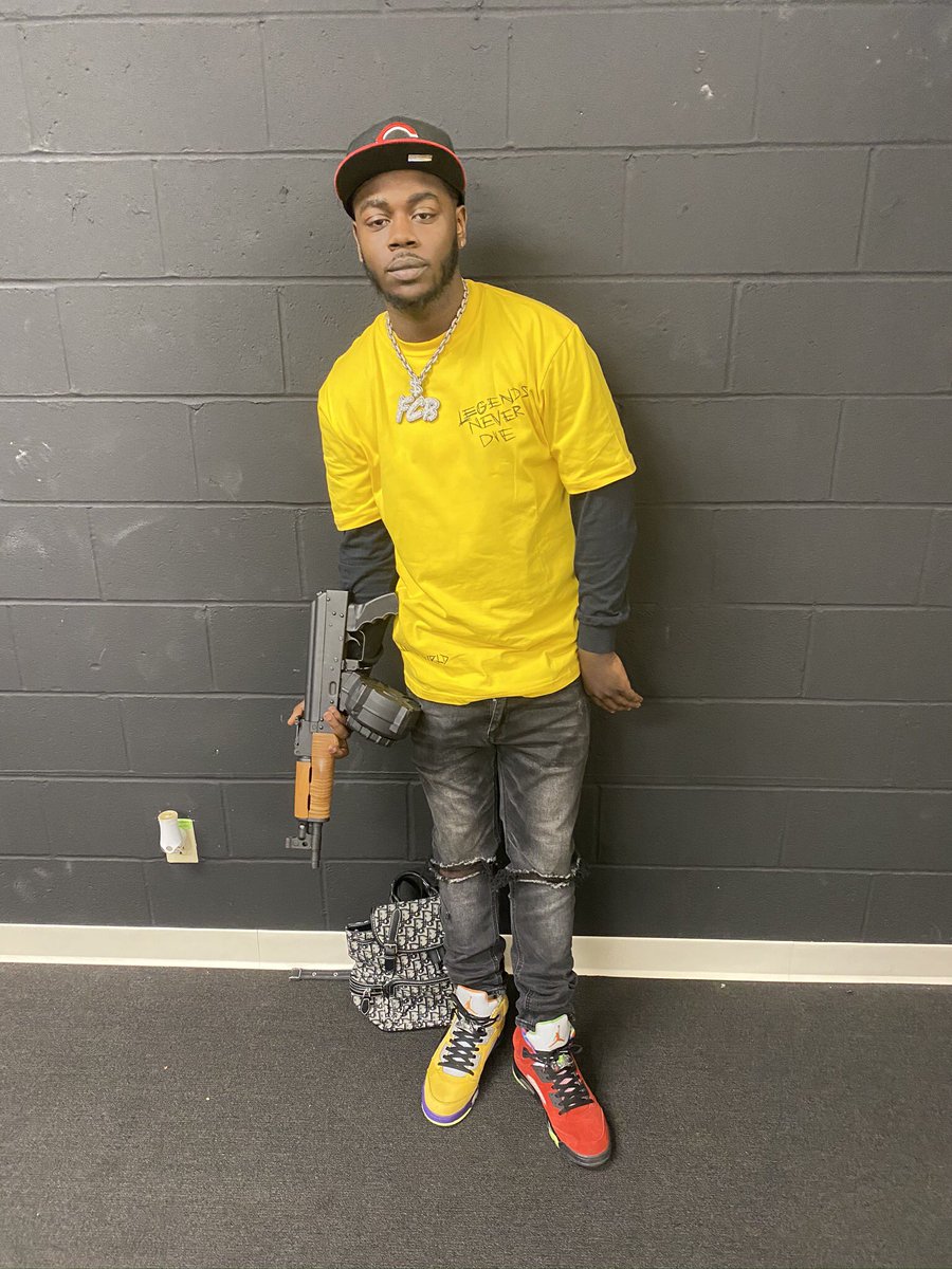 TP_Stackz's tweet photo. Keep dat 🔥 on me so it ain’t no way you can fye on me ! https://t.co/5JYKG6Yw1z