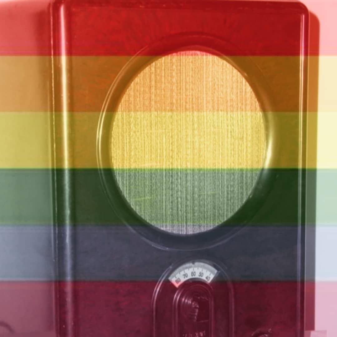 GRstoffal's tweet photo. Entstaubt den Volksempfänger vom Opa, um 20 Uhr gibts auf 94.4 richtig was auf die Ohren!
📻
#cafequeer #austrocafequeer #queer #queriosity #music #musically #musicislife #musicians #musicloveCampus #volk #volksempfänger #niewieder #entstauben #lgbtq🌈 #lgbtq https://t.co/PsQh6Orm7s