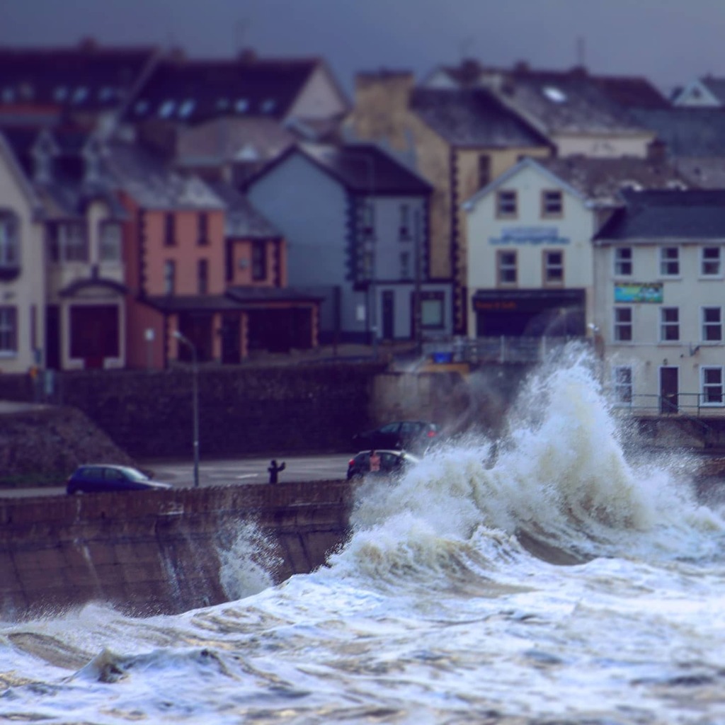 kevinlowery_art's tweet photo. The studio getting a bit of a wash today....! 🌊
.
#breakingwave #crashingwaves #bundoran #wildatlanticway #wildatlanticwaydonegal #discoverbundoran #discoverdonegal #bigswell #atlanticocean #oceanpower #whitewater #backwash #artstudio #artiststudio #kevinlowery #stormyseas #… https://t.co/I2KLW4GFfK