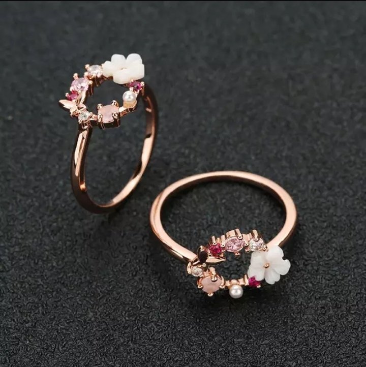 MuRaSSaBuTiK's tweet photo. Çekiliş vakti 💞💞

48 saat sonra açıklıyorum 💞
Gönderiyi beğen Rt yap ve bizi takip et💞
1 takipçimize görselde gördüğü
Gold rose çiçekli yüzüğü hediye ediyoruz https://t.co/V2IptiGcg3