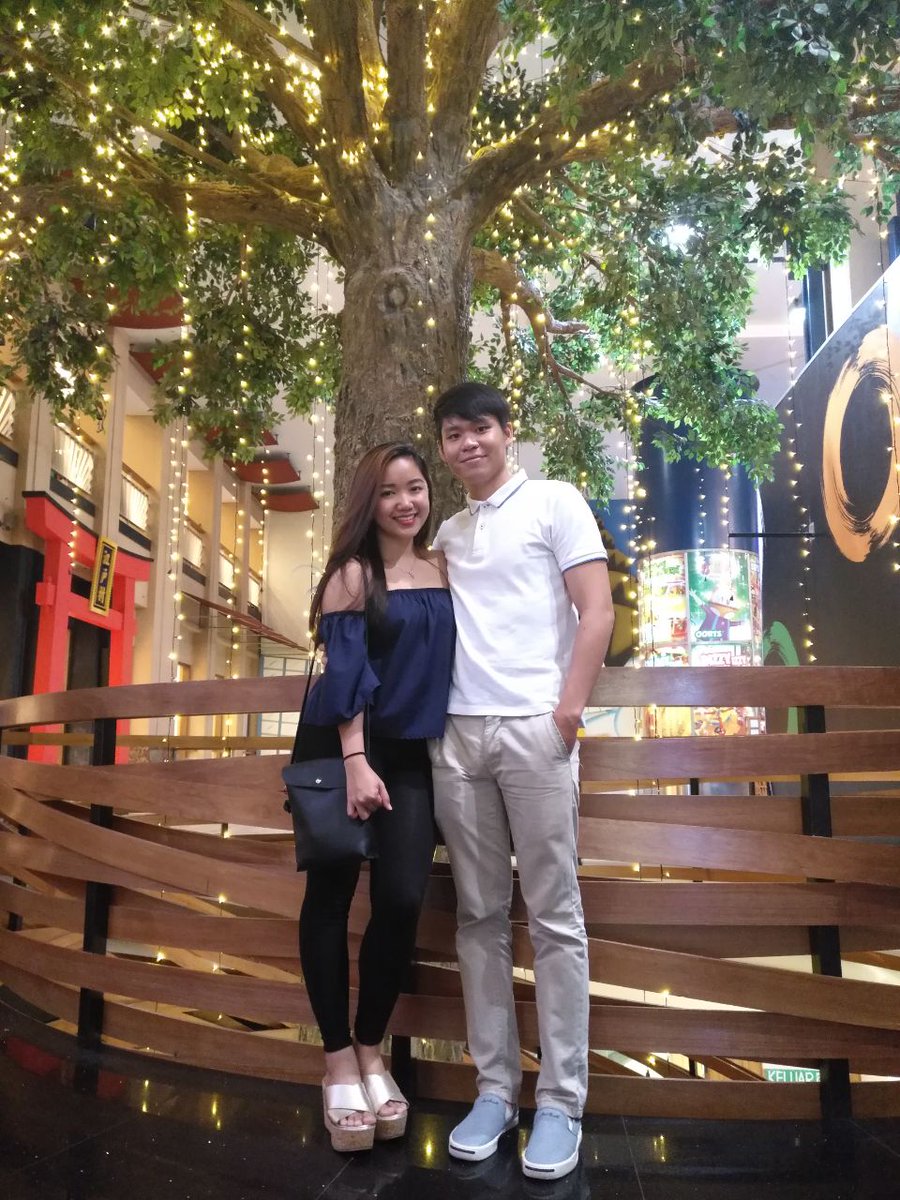 sandrawwrrr's tweet photo. I miss going out begaya macam niii pakai heels2 lagi uinaaah๐คฃ๐คญ #throwbackto2017 https://t.co/awwNOnY9hq
