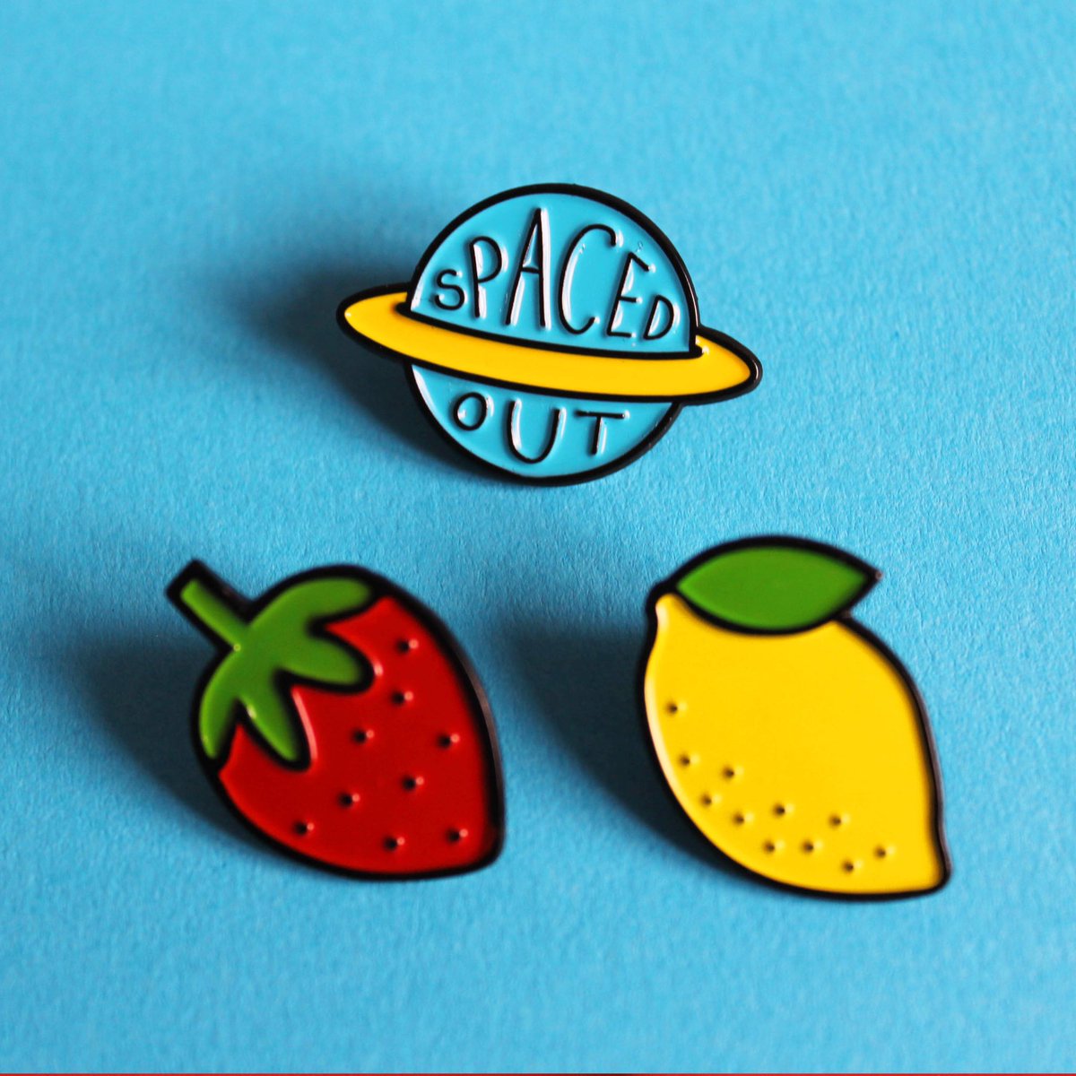 _TheLazyLemon_'s tweet photo. @libbyfordxo Hey! I sell colourful pins, prints, greetings cards and notepads! All under £10 🍋 https://t.co/6D1spt2EaX https://t.co/stXZFjGfHR