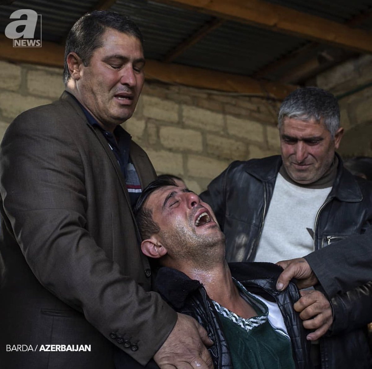 daily_karabakh's tweet photo. Relatives mourn the death of 7y old Aysu Iskenderova, who fell victim to #Armenia/n missile attack on #Barda region of #Azerbaijan 💔 How long will #Azerbaijan/i #children be the #target for #Armenia/n #terror? #StopAttackingBarda #StopShellingBarda #BeVoiceOfBarda #WarCrimes https://t.co/30kZuOUYIJ