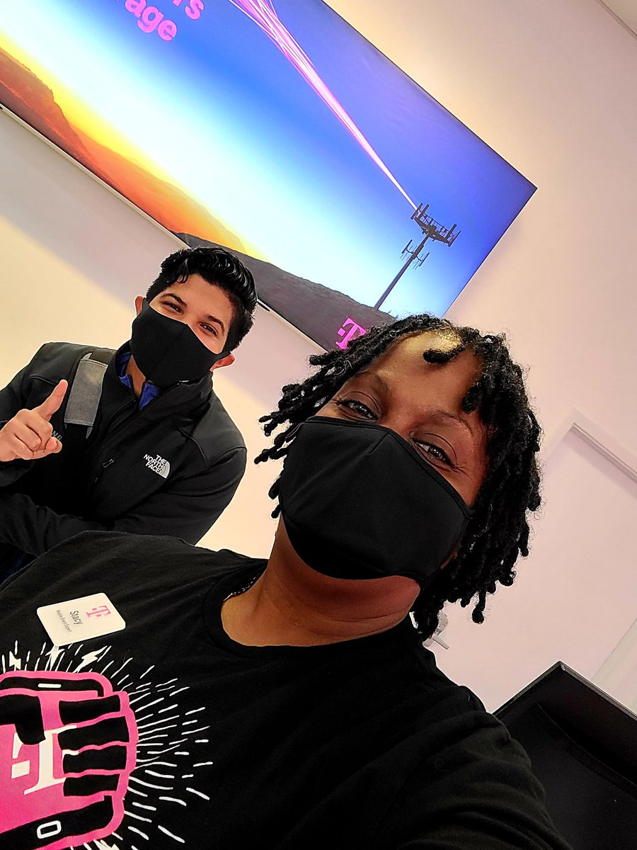 BlueLove_1920's tweet photo. Our awesome #Samsung rep stopped by and showed me 20 more reasons to fall in love with my Samsung Galaxy Note20 Ultra all over again! 😍😍 #TeamAndroid #Samsung4Life https://t.co/68bwIer4Ty