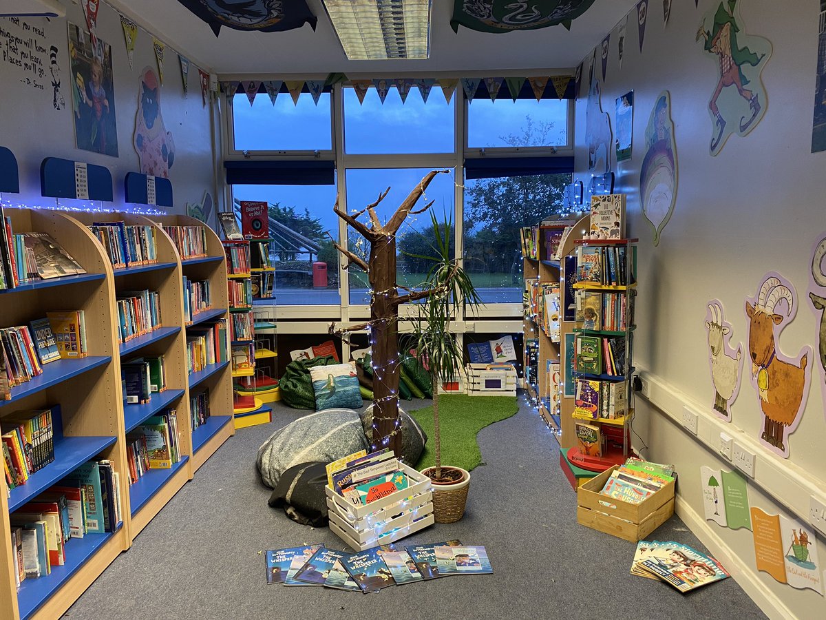 stnicsadventure's tweet image. Our sea view library (I like saying that!) has had a jazz up and has lots of new books and magazines, full of magical stories, ready to be discovered next week. Enjoy the rest of half term- read lots of books! 📚 📖 ✨ #librarywithaview #BringReading!