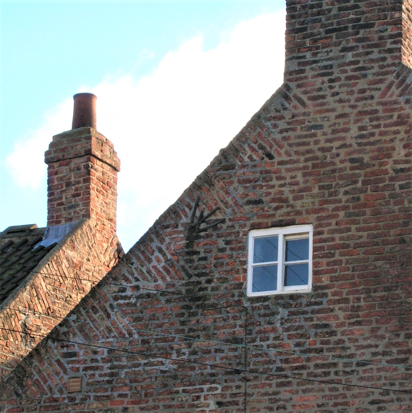 YVBSG  X Brick tumbling is found on gables of stone and brick buildings  in the eastern part of Yorkshire dating from late 17C to early 19C  Probably of Dutch origin the