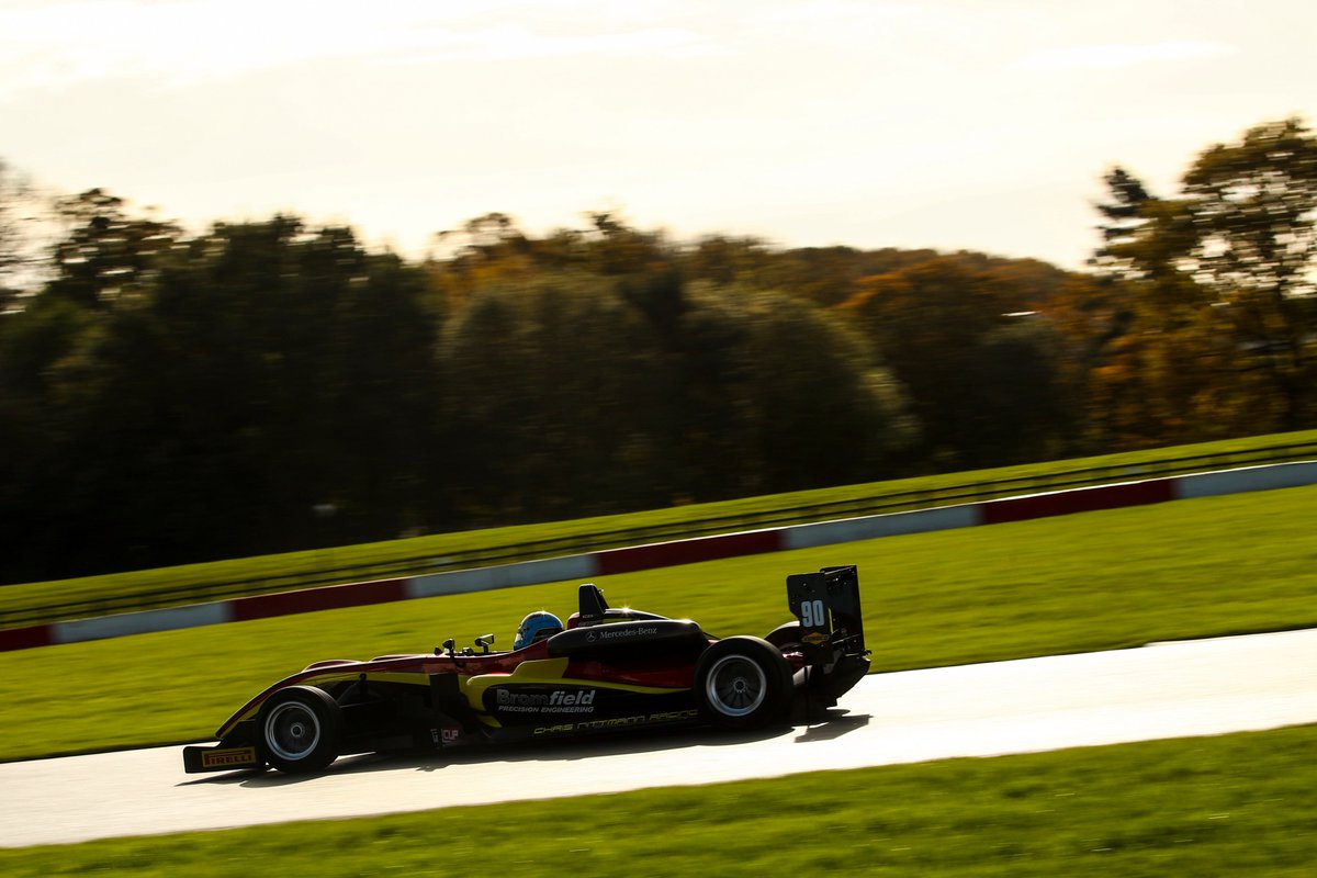 's tweet image. It's an @F3Cup sort of #WallpaperWednesday here at CDR HQ this week! 📲✅

Luckily, @AForesRacing's podium hat-trick - including two wins - at @DoningtonParkUK last weekend makes for perfect timing! 🏆📸

#CDR | #F3Cup