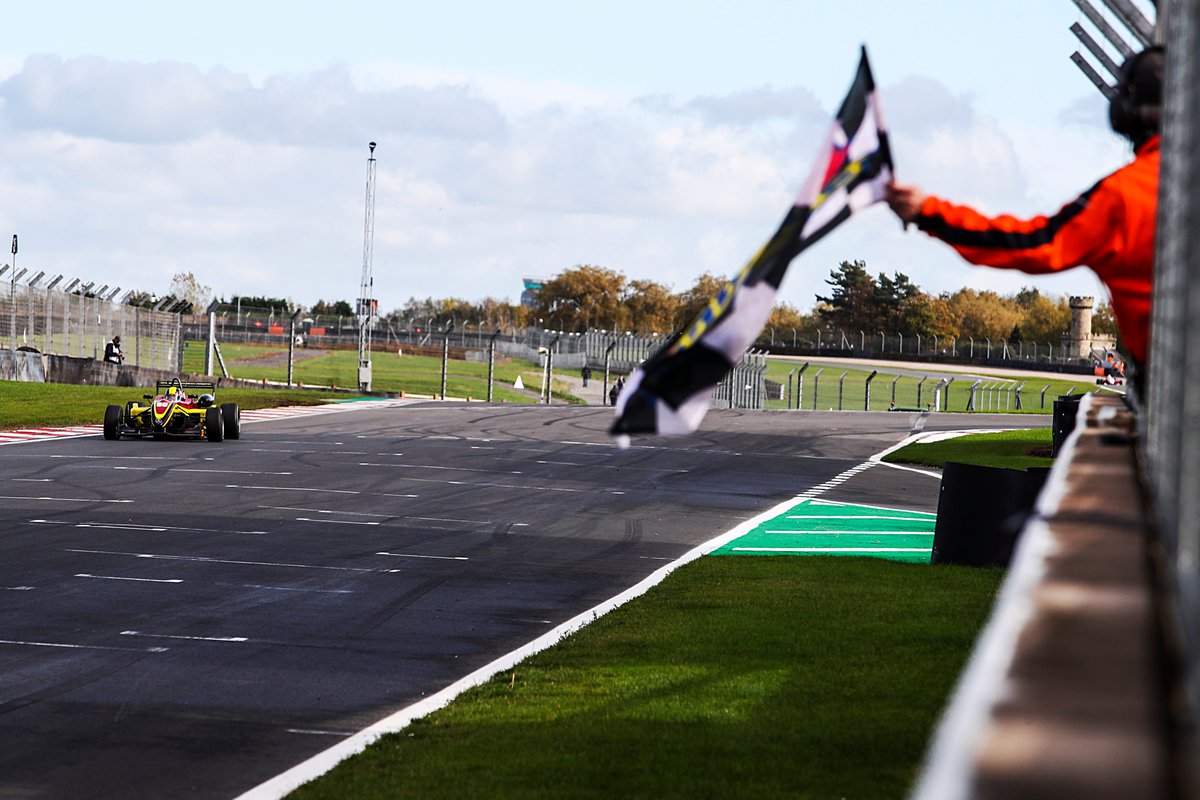 's tweet image. It's an @F3Cup sort of #WallpaperWednesday here at CDR HQ this week! 📲✅

Luckily, @AForesRacing's podium hat-trick - including two wins - at @DoningtonParkUK last weekend makes for perfect timing! 🏆📸

#CDR | #F3Cup