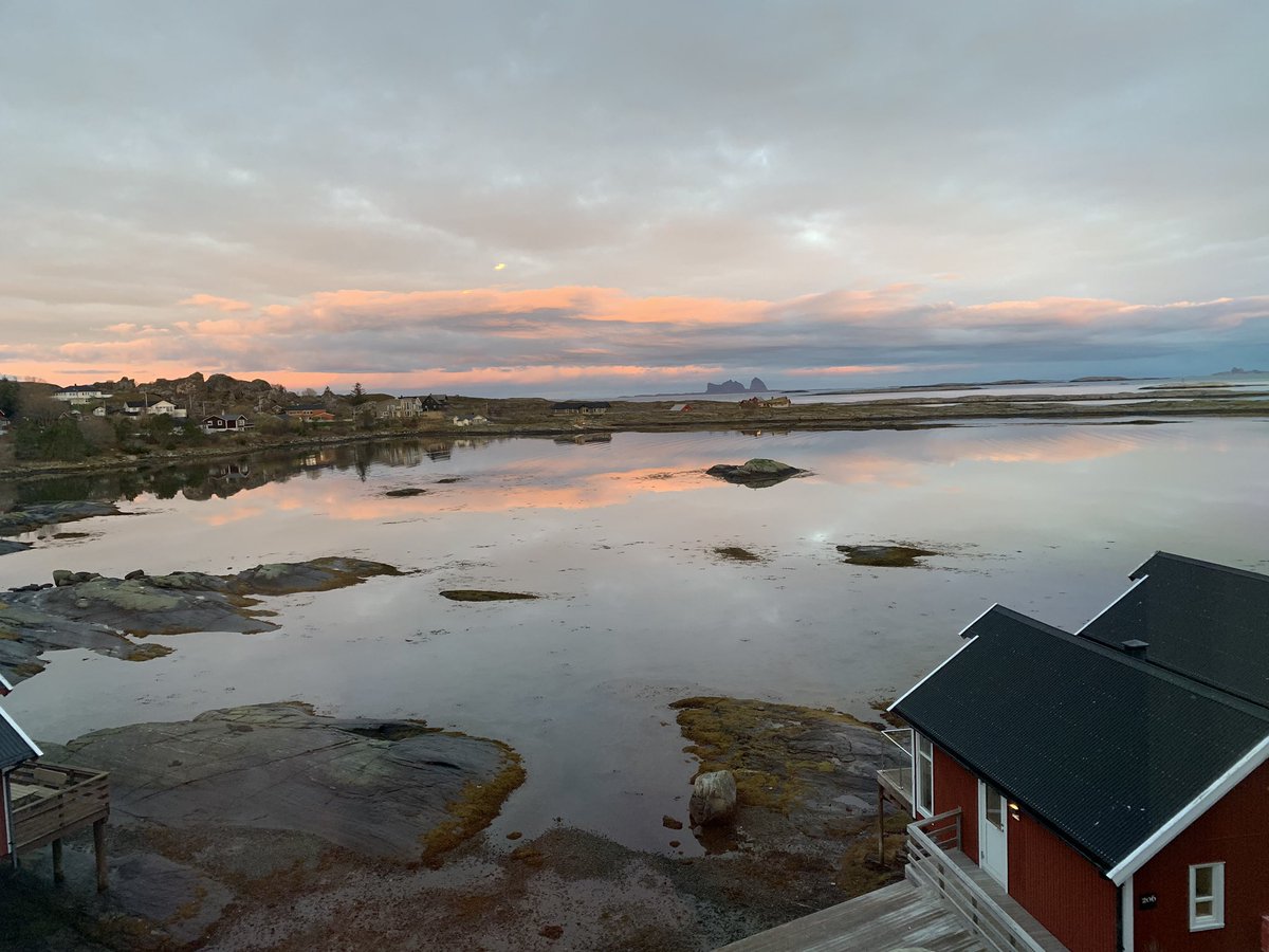 sprellnar's tweet photo. Tenk deg å våkne kl.07.00 til denne magiske utsikten på bursdagen din? Det gjorde nemlig jeg i dag😍🤩🥳 #Lovund #visitHelgeland #Træna https://t.co/DQ2pKsxL6o