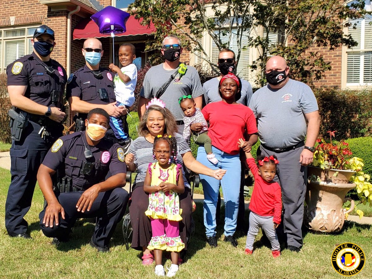 HooverPD's tweet photo. "Mrs. Finch is a huge fan of Hoover Fire & Police. When the officers working the beats near Mrs. Finch’s home heard it was almost her special day, we jumped at the opportunity to stop by & surprise her." - HPD Officers
#hooverpd #communitypolicing #welovethisjob #workinthebeat https://t.co/oq0qpRDKQK