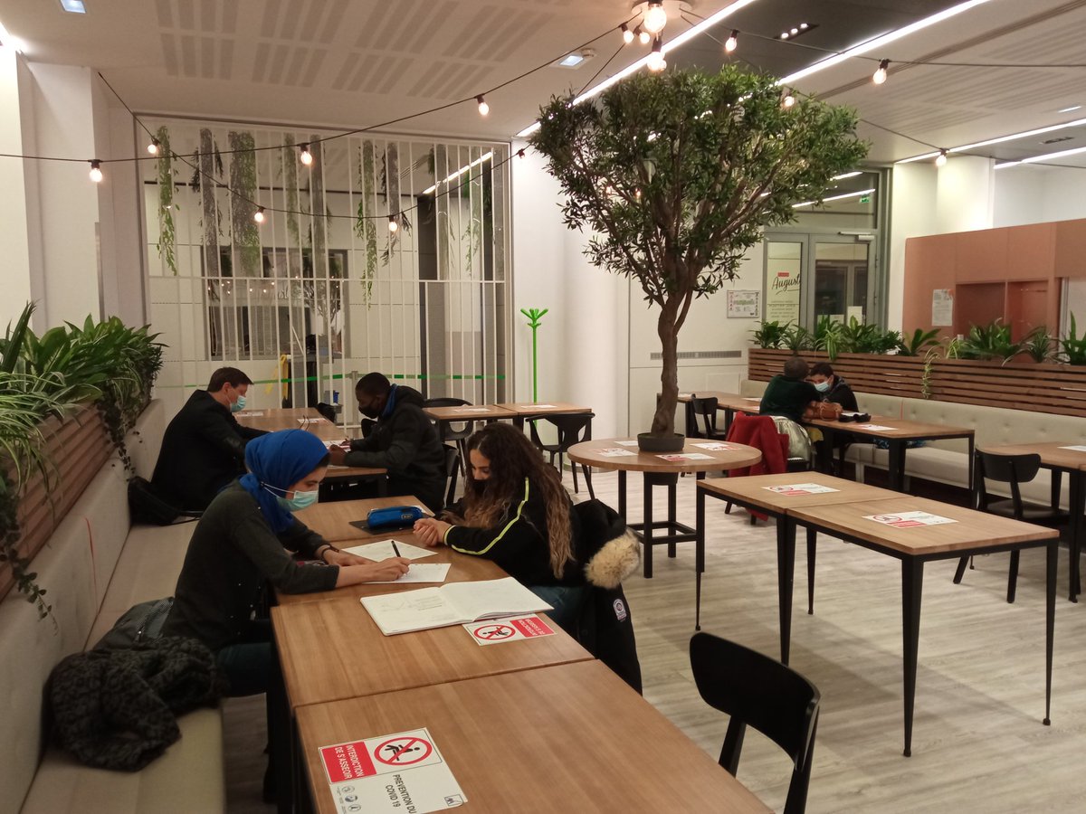 [En direct de Nanterre]
9 binômes travaillent dur ce soir. Au programme : aide aux devoirs et à l'orientation selon les besoins de nos jeunes ! 
Merci <a href="/AXAFrance/">AXA France</a> d'accueillir nos binômes !
#benevolat #parrainage #onestbienlà