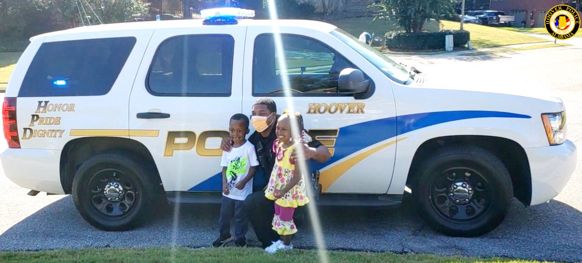 HooverPD's tweet photo. "Mrs. Finch is a huge fan of Hoover Fire & Police. When the officers working the beats near Mrs. Finch’s home heard it was almost her special day, we jumped at the opportunity to stop by & surprise her." - HPD Officers
#hooverpd #communitypolicing #welovethisjob #workinthebeat https://t.co/oq0qpRDKQK