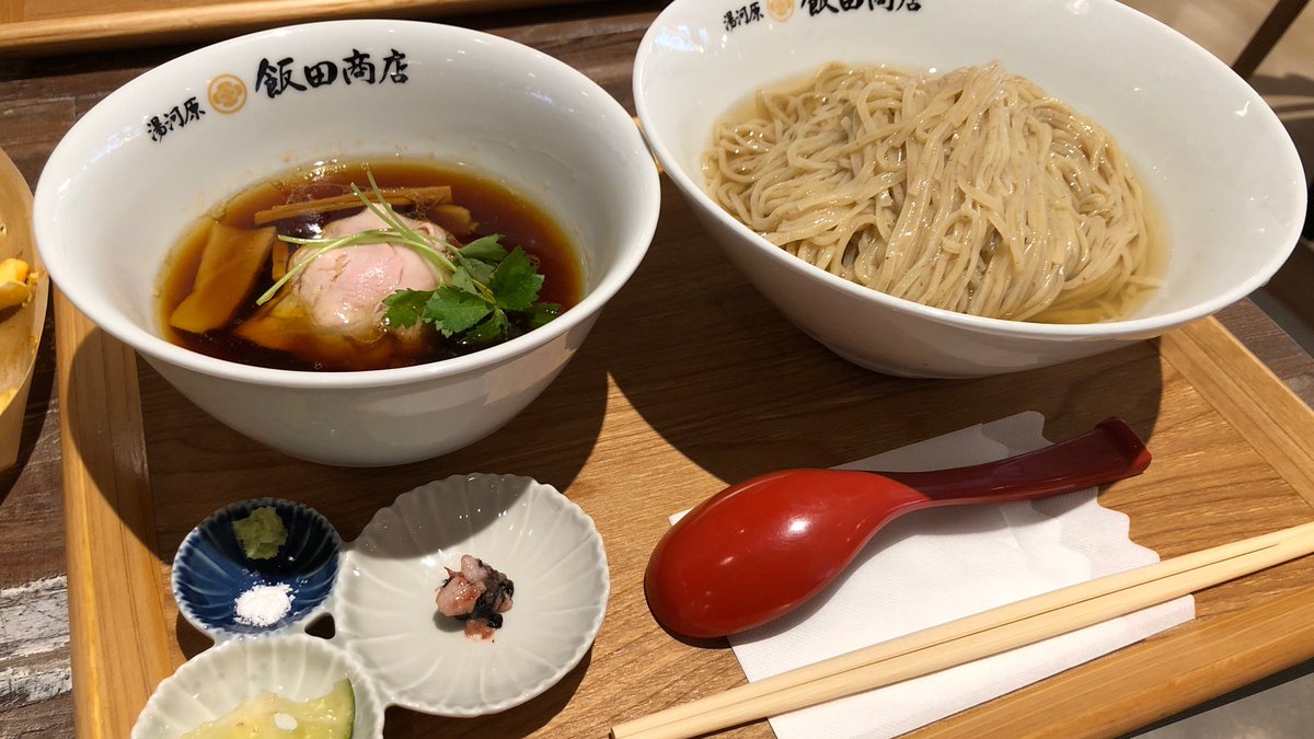 ららぽ 沼津
1周年記念 限定つけ麺
並び方、知らない人多くて個人的にヤダな
映画館前に並ぶんじゃなくて、フードコートのところから連なって並んでるからその後に人が続く続く!
映画館前に並んでる人なんてお構いなし
書いてあっても人は読まないもんだよね
または、読んでもスルーかも https://t.co/EEDsDiq5ui