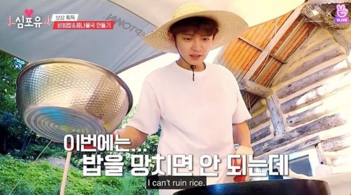 Iconic el momento en que #CHANYEOL best boy recuperó su reputación haciendo arroz en heart4u KSJSSKSKS @weareoneEXO https://t.co/Ssj9JsgA2w