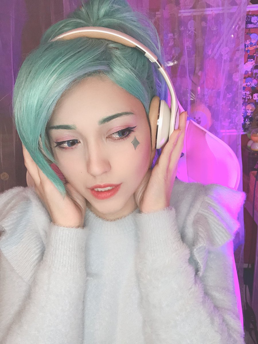 LizzieCos's tweet photo. “But I know I know
You want some more
I know what you been asking for”

@seradotwav @KDA_MUSIC
#LeagueOfLegends #KDAMORE #Seraphine #BEMORE https://t.co/RFc465uV2L