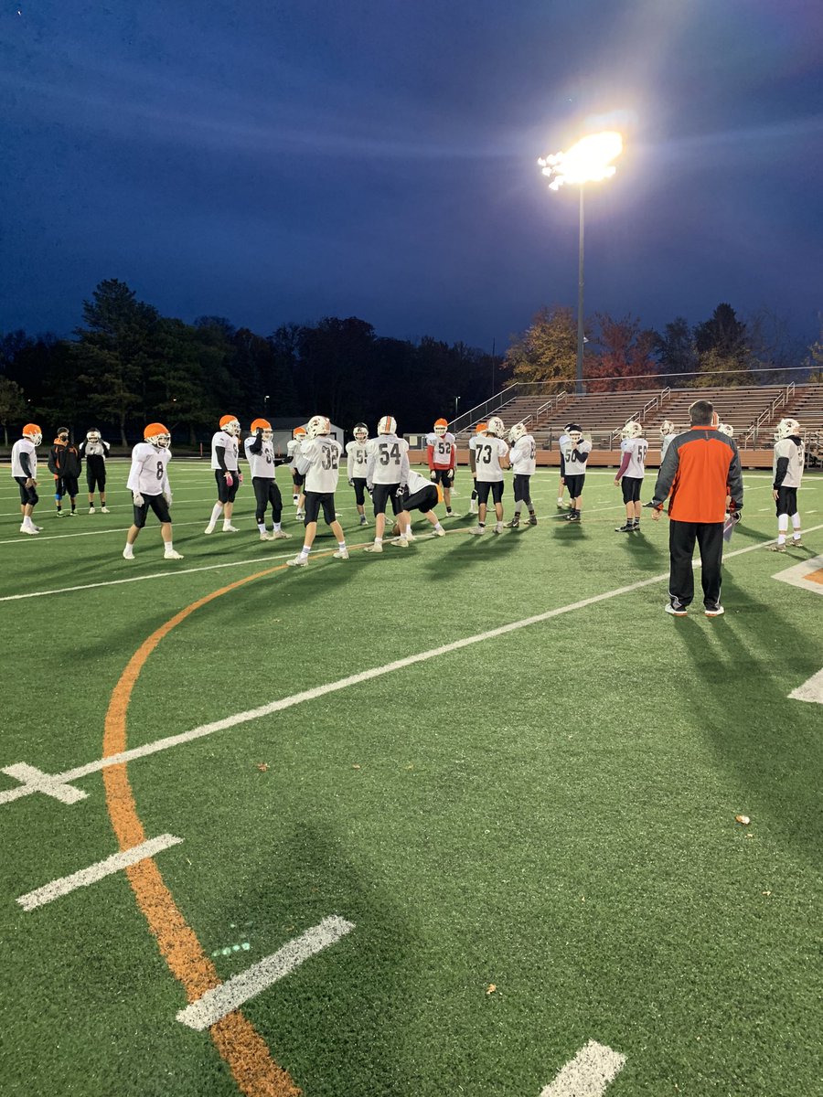 Thank you to <a href="/ChagrinAD/">Chagrin Athletics</a> for all of his work to allow us to have one more game on Harris Stadium! #letsdothis #Sum2pr0ve