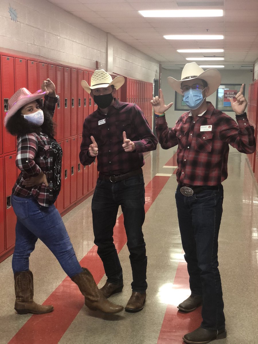 MrGiffinStang's tweet photo. Wild and Drug Free - and the Wild West! #RedRibbonWeek2020 #CreekviewLeads #StangSpirit https://t.co/DHnkbdcW8i