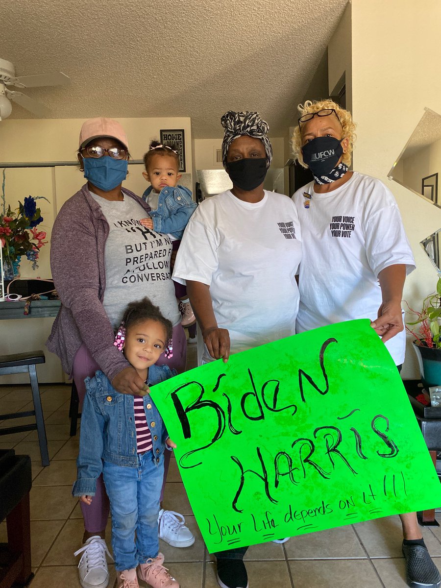 UFCW99's tweet photo. And Sandra is in Phoenix to see @KamalaHarris! #BidenHarris https://t.co/iqt3rVH2YW