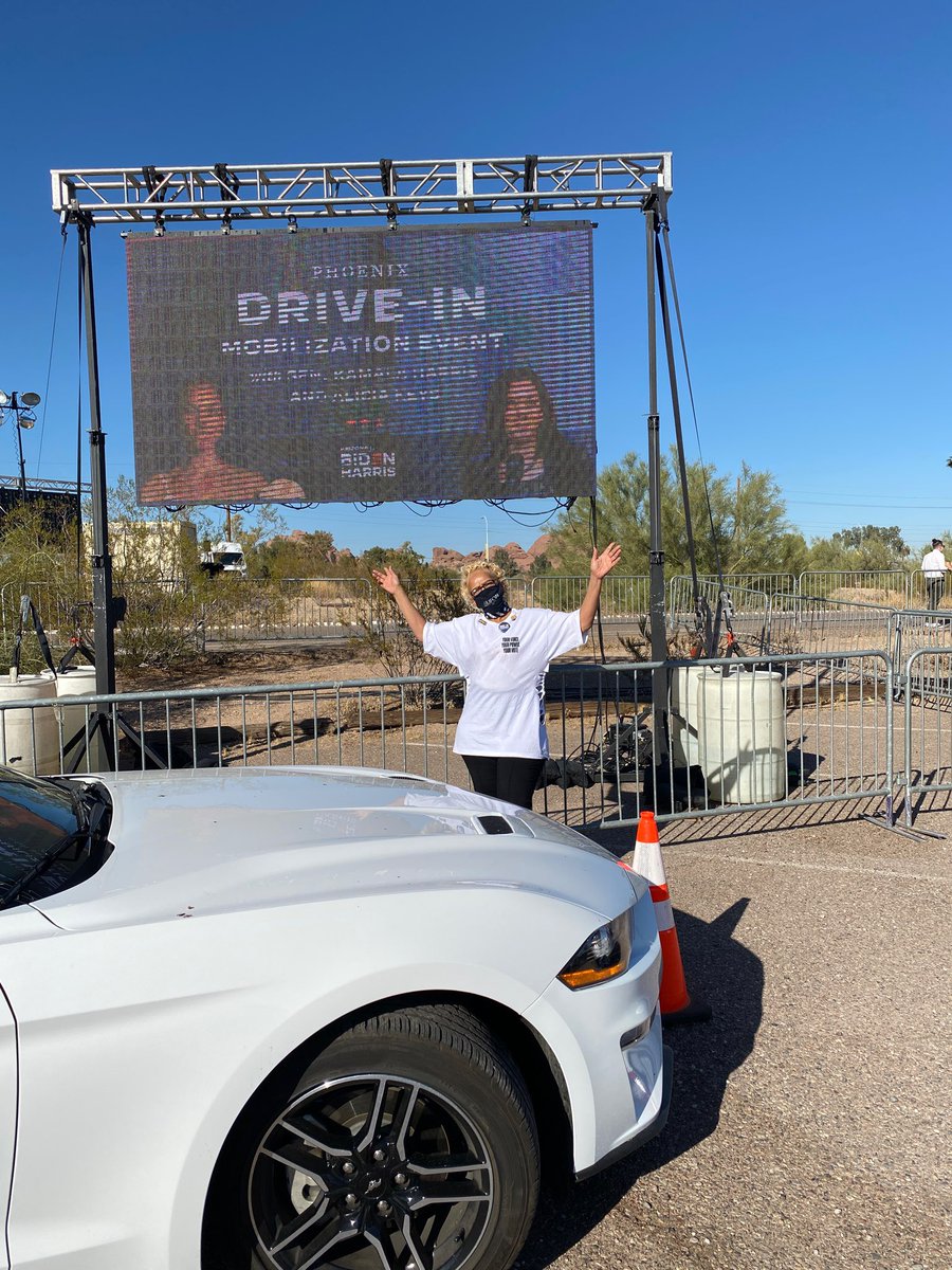 UFCW99's tweet photo. And Sandra is in Phoenix to see @KamalaHarris! #BidenHarris https://t.co/iqt3rVH2YW