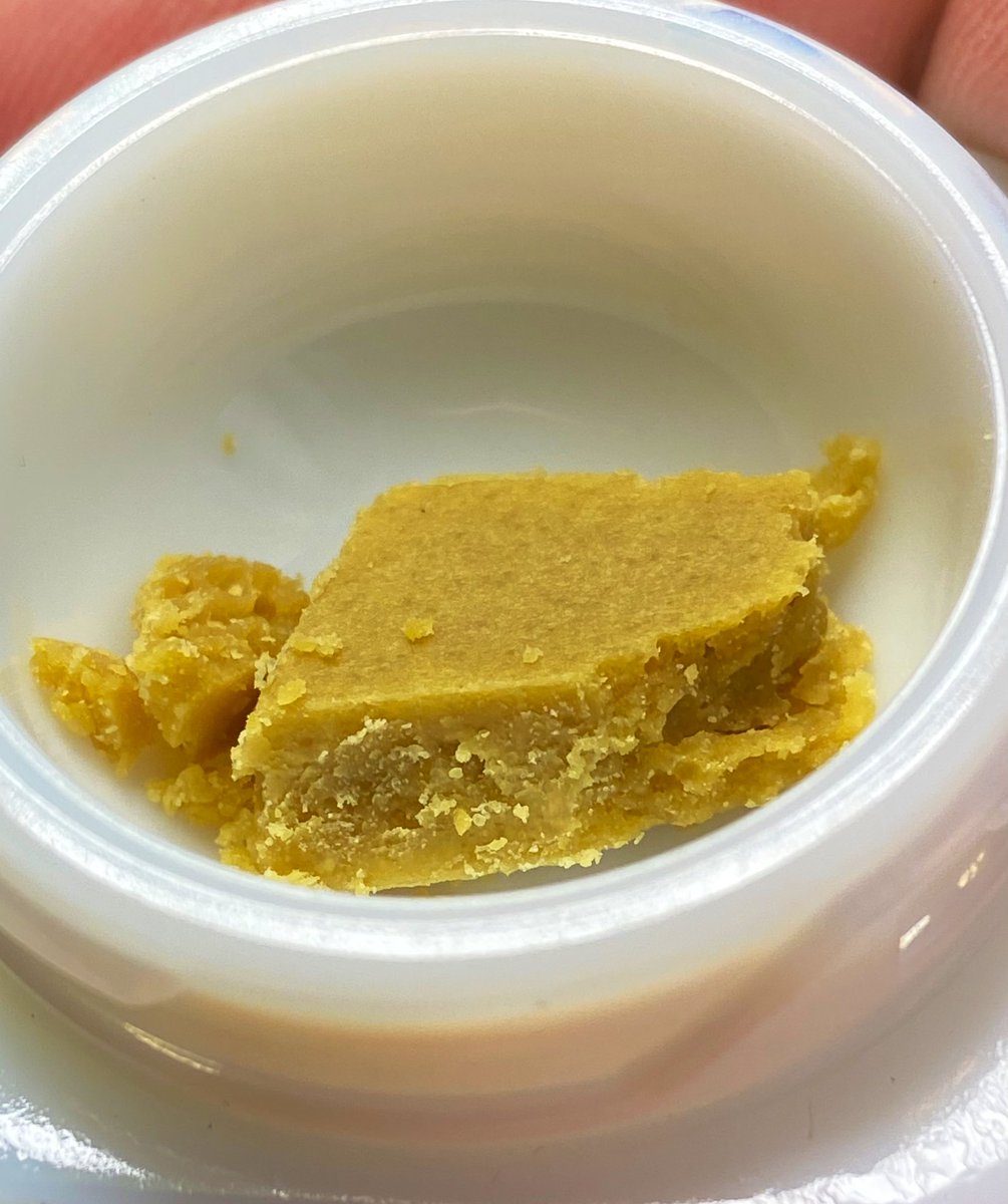 EmeraldZoo's tweet photo. @ShiftCannabis waxes. #SpaceBands #DogToy #GorillaCake #SpaceHaze hey @TheHummusMonk ya need to try this! Dabs up! This is definitely how concentrates should be done. Clean, potent, well preserved terps. https://t.co/N2vBW8bSgc