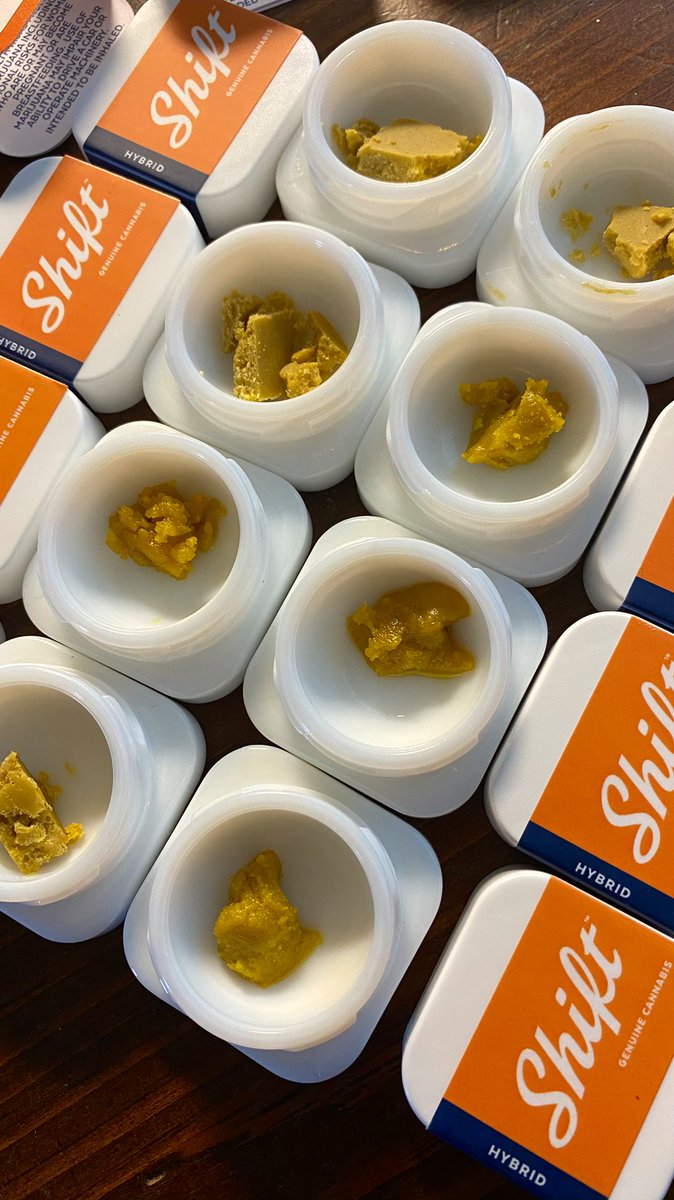 EmeraldZoo's tweet photo. @ShiftCannabis waxes. #SpaceBands #DogToy #GorillaCake #SpaceHaze hey @TheHummusMonk ya need to try this! Dabs up! This is definitely how concentrates should be done. Clean, potent, well preserved terps. https://t.co/N2vBW8bSgc