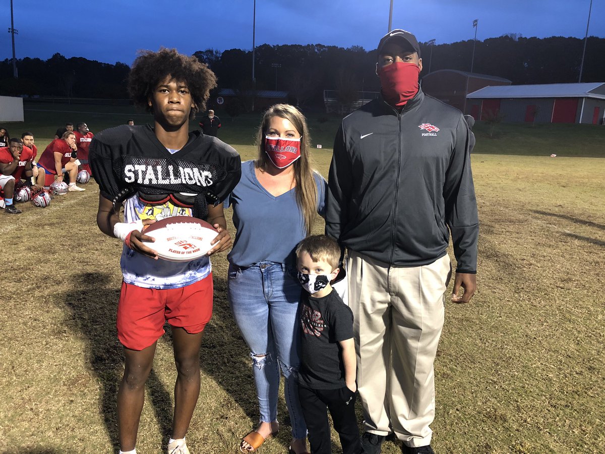 Y’all better show this <a href="/FootballSPHS/">South Pointe Football</a> Stallion Chris McCullough some love! 
<a href="/HolloMan21/">DeVonte Holloman</a> #HUNT #stallions #HMSF #playeroftheweek🏈