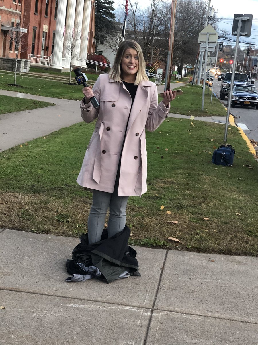 LexiBrueningTV's tweet image. My feet were most definitely feeling the cold during my live shot today... 🥶 #NeverPrepared